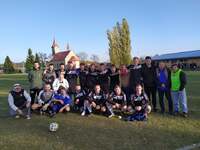 Horní řada zleva: Roman Chleborád, Martin Plch, Dan Tichovský, Kuba Pacák, Jarda Tomášek, Dan Jákl, Tomáš Krákora, Standa Jirásko, Tomáš Dušánek, Pepa Špůr, Sebastian Rykr, trenér Andrle Petr, Kája Hauser. Dolní řada: Předseda Jaroslav Kejzar, Jakub Daniel, náš bývalý spoluhráč Víťa Robek, za ním Lukáš Andrle, dále Vojta Zvelebil, Vláďa Kříž, Ondra Hlušička a Jirka Kobrýn. ( Z hráčů chyběli: Milan Kutík, Filip Kňourek, Honza Szamko, Martin Hlavatý, Erik Pivoňk a Patrik Žák).